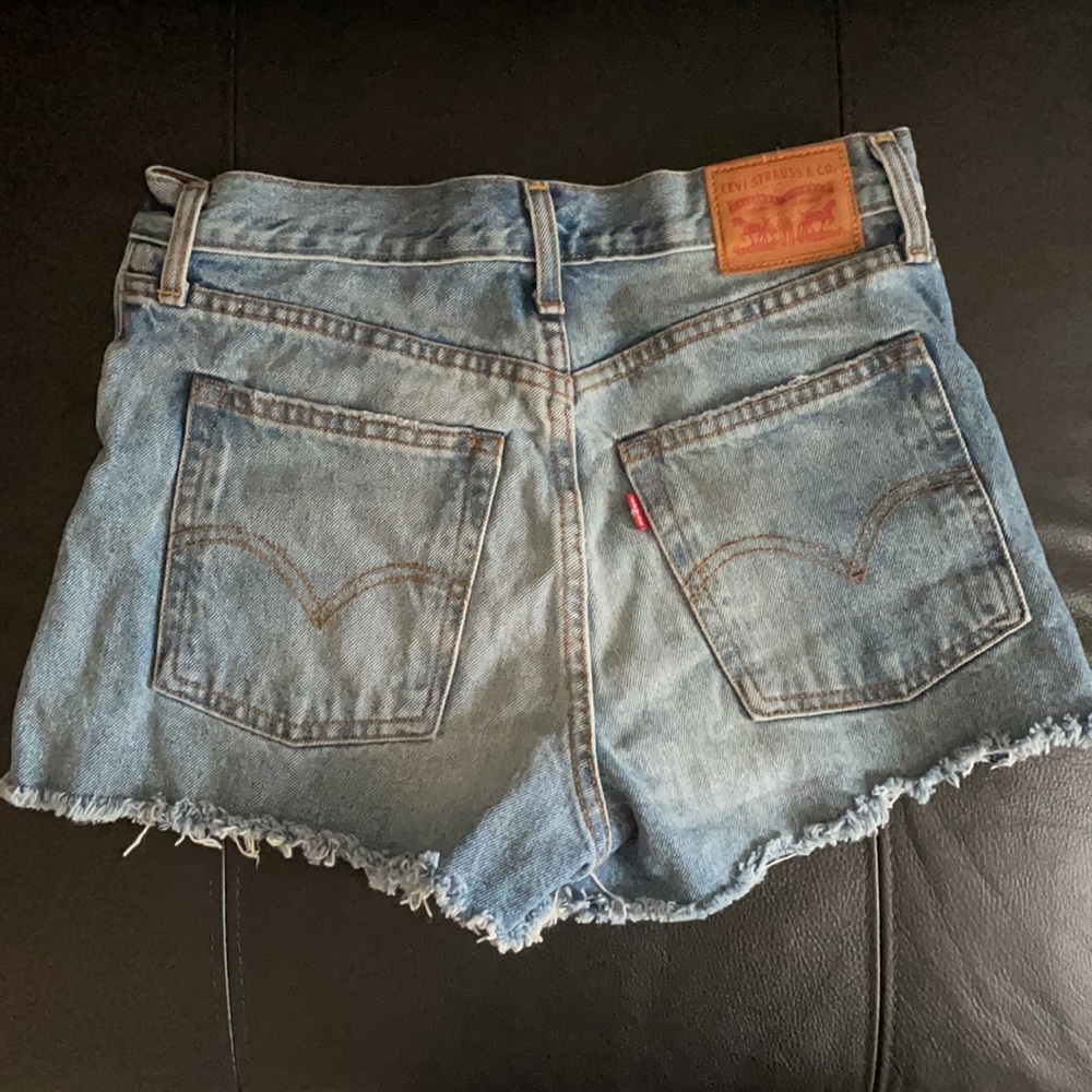 Levi shorts - Picture 2 of 5